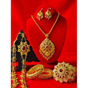 Thai Bridal Jewelry Set – Traditional Thai Costume Accessories with Necklace, Earrings, Belt, Bracelet & Sash