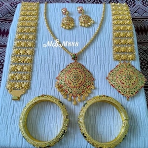 Traditional Thai Jewelry Set – 4-Piece Gold-Tone Costume Accessories