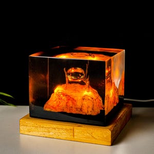 Lampada Premium Ring of Power – Lampada in resina fatta a mano ispirata al Signore degli Anelli – Diorama del Trono Fantasy e regalo unico per gli appassionati di fantasy