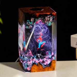 Handmade Spider-Man Web-and Venom Resin Lamp – Superhero Diorama Light | Geek & Gamer Desk Decor