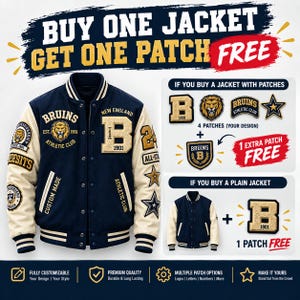 Op de afbeelding: Een marineblauw en crèmekleurig varsity-jack met geborduurde patches, waaronder een leeuwenkop, de tekst BRUINS ATHLETIC CLUB en de letter B. De afbeelding bevat de promotietekst BUY ONE JACKET GET ONE PATCH FREE en details over de verschillende patch-opties.