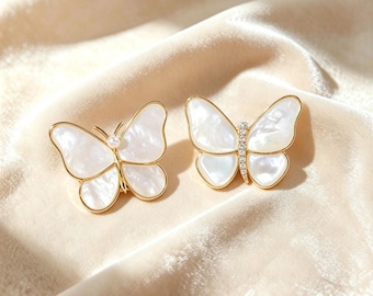 Broche papillon en nacre faite main, épinglette papillon sertie de diamants, accessoire d'invité de mariage, cadeau pour mère