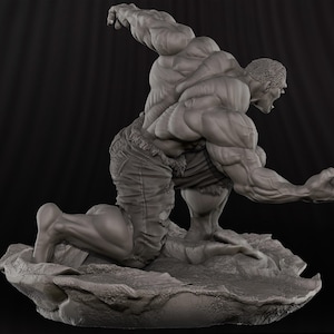 K&ouml;nnte beinhalten: Graue Skulptur von Hulk in dynamischer Pose, kniend mit einem Bein und Arm ausgestreckt. Die Figur ist muskul&ouml;s, mit detaillierter Definition, tr&auml;gt zerrissene Hosen. Die Skulptur steht auf einem felsigen Sockel vor dunklem Hintergrund.