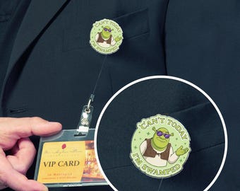 Carrete de insignias Shrek "Hoy estoy abrumado", porta identificación retráctil divertido, insignia de meme para enfermeras y maestras, regalo de trabajo con humor de ogro OHZC06