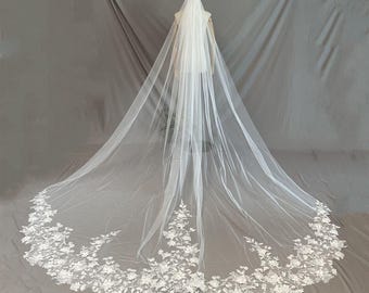 Romantic Soft Cathedral Wedding Veil: 2,50 m Lace Edges