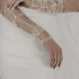 Guanti neri e argento da donna con stampa a ragni per strega lunghi