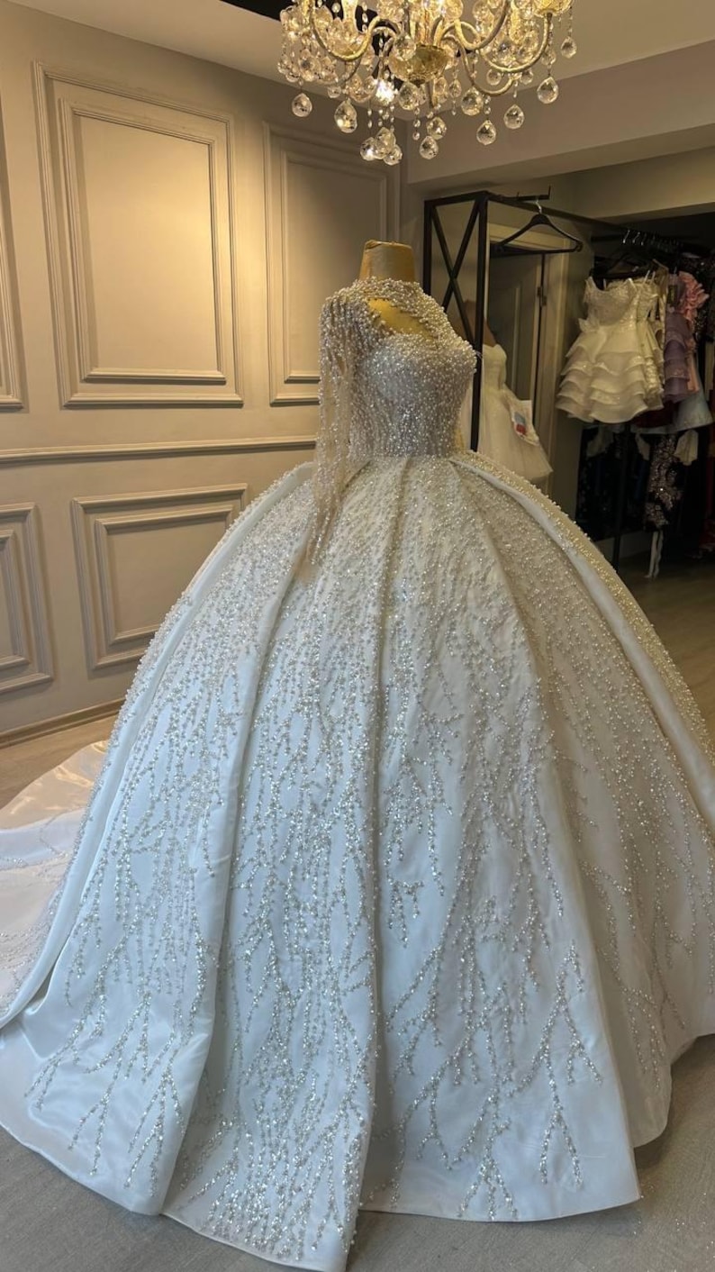 2026 Model Baroque Princess Wedding Dress: Lace & Pearl Embroidery ...
