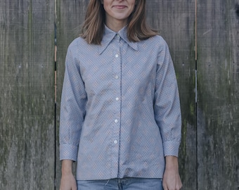 vintage 90's patterned blue, white & cream collared button up blouse top, small