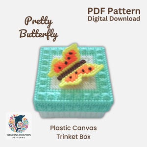 Peut inclure: Une boîte à bijoux en toile plastique avec un papillon jaune vif aux accents orange et noir. La boîte est turquoise avec une base blanche. Le texte "Pretty Butterfly" est en haut de l'image et "PDF Pattern Digital Download" est en haut à droite. Le texte "Plastic Canvas Trinket Box" est en bas de l'image.