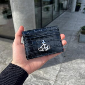Vivienne Westwood zwarte leren portemonnee/kaarthouder met krokodillenpatroon en metalen ORB-logo