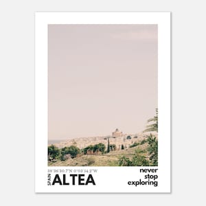 La bellezza senza tempo di Altea: un rifugio costiero - Poster classico su carta opaca