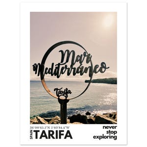 Segnaletica mediterranea: la costa senza tempo di Tarifa - Poster classico su carta opaca