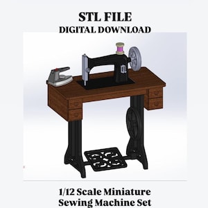 Puede incluir: Representación 3D de un juego de máquina de coser en miniatura. El juego incluye una máquina de coser, una plancha y una mesa con cajones. Se muestra el texto "STL FILE DIGITAL DOWNLOAD" y "1/12 Scale Miniature Sewing Machine Set".