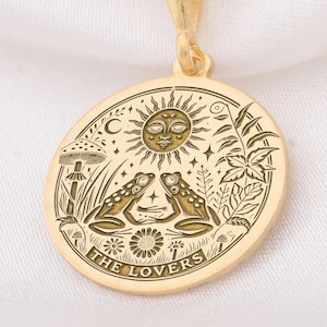 Collana con rana degli amanti, ciondolo con carta dei tarocchi in oro, gioiello spirituale boho, regalo per lui o per lei, medaglione con natura stravagante per coppia, amante dei tarocchi