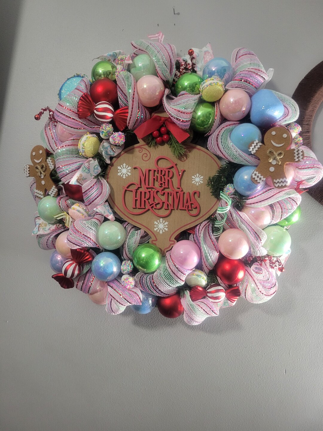 Candyland Gingerbread Christmas Wreath – Sweet Holiday Door Decor - Etsy