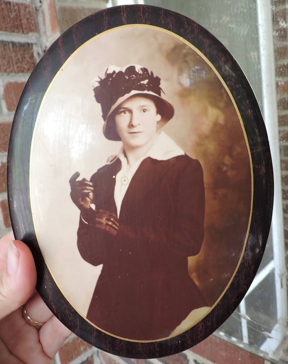 2X//Set Dollhouse Miniature Victorian Gentleman Lady Picture Oval Photo FramBILU