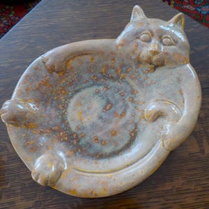 Vintage Light Brown Chubby CAT , Heavy ART POTTERY , Decorative Dish , 9 x 13 7/8 in. , c2000s