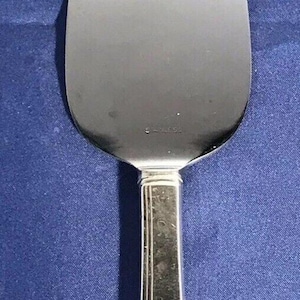 Vintage Pie Tarte Server Silver Plate Handle Stainless Blade 9 3/4&quot; Floral Design