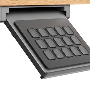 Może przedstawiać: Zestaw trzech ceramicznych kubków z nakrapianym, matowym wykończeniem. Każdy kubek ma inny kolor: jasnoniebieski, kremowy i szary. Kubki mają prosty, nowoczesny design i wygodny uchwyt.