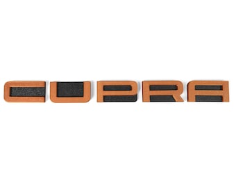 Letras de parrilla delantera compatibles con Seat y Cupra: logotipo en bronce/cobre, emblema deportivo de tuning personalizado con letras Cupra.