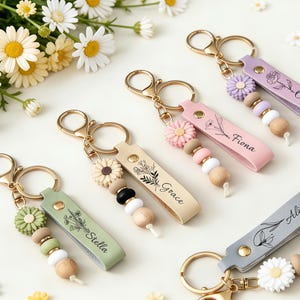 Handmade Daisy Beaded Keychain, Personalized Name Keyring, Cute Custom Bag Charm, Back to School or Friendship Gift