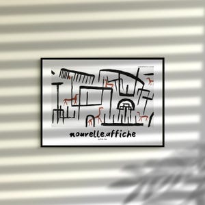 Puede incluir: Impresión artística enmarcada en negro con un diseño abstracto de trazos negros y figuras marrones con forma de ciervo. El texto "nouvelle.affiche" está en la parte inferior. La obra de arte tiene un estilo minimalista.