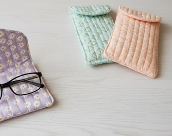 Quilted Glasses Case Sewing Pattern: Beginner DIY Fabric Pouch