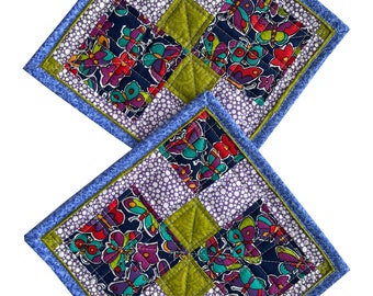 Quilted Pot Holder Set, Handmade, Quilted Hot Pads, Kitchen Trivet, Quilted Mug Rugs, Candle Mats, Kitchen Decor (Set of 2)