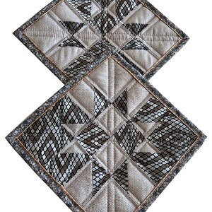 Quilted Pot Holder Set of 2, Handmade Hot Pads, Quilted Trivets, Quilted Mug Rugs, Candle Mats, Kitchen Decor