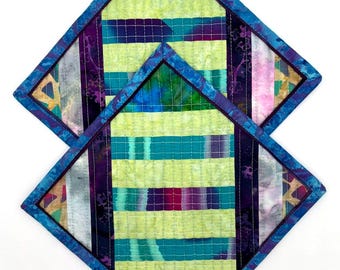 Quilted Pot Holder Set of 2, Batik Fabric