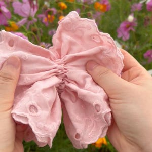Eyelet Ruffle Sweetheart Cotton Scrunchie, Messy Bun Inhaber Haargummi, Large Oversize Handmade Haarschmuck, Geschenk Mädchen Frauen, 1990er Jahre Mode