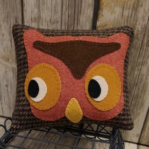 Hootie the Owl - Primitive Owl Pillow - Wool Owl Pillow