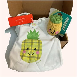 Pineapple New Baby Gift Box – Organic Cotton Bodysuit & Toy Rattle | Gender Neutral Baby Shower Gift | Eco-Friendly Baby Present