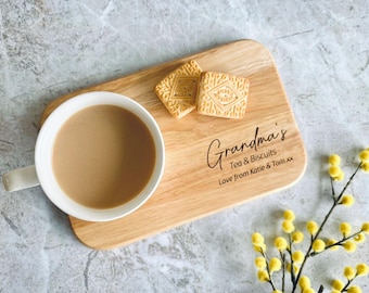 Tagliere per tè e biscotti in legno inciso e personalizzato, regali per la festa della mamma, la festa del papà, Natale, compleanno. Regali per lei o per lui.