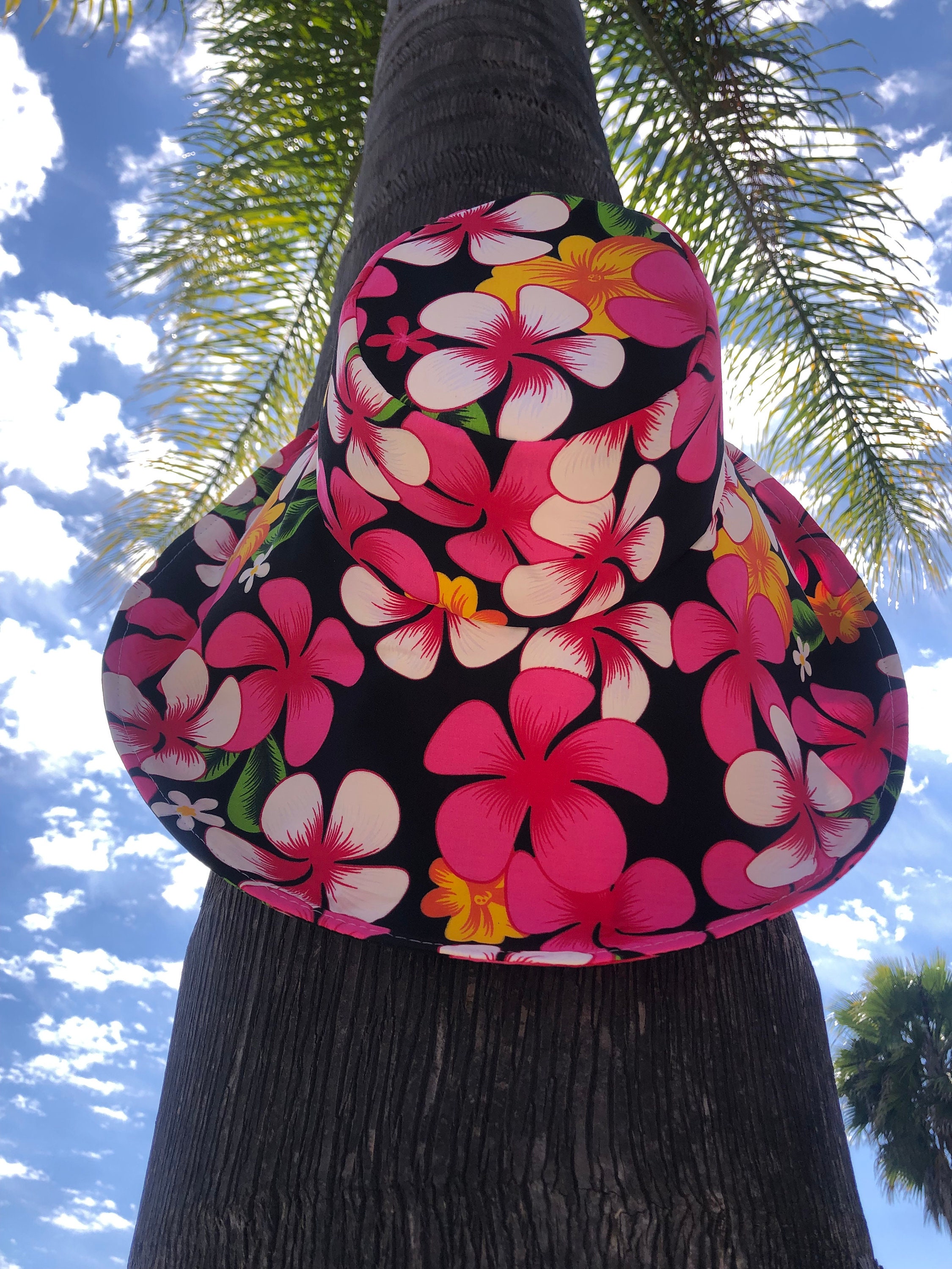 Fun and Colorful Wide Brim Sunhat in Pink and Black, Floral 70s Look Hat  Womens, Foldable and Packable Freckles California