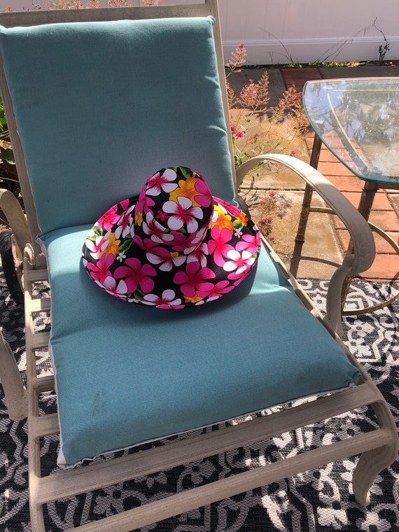 Fun and Colorful Wide Brim Sunhat in Pink and Black, Floral 70s Look Hat Womens, Foldable and Packable Freckles California