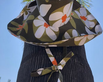 Sunhat with Chin Ties, Retro Look, Wide Brim, Big White Flowers in Olive, 70s look Hat, Bold and Fun Hat, Freckles California