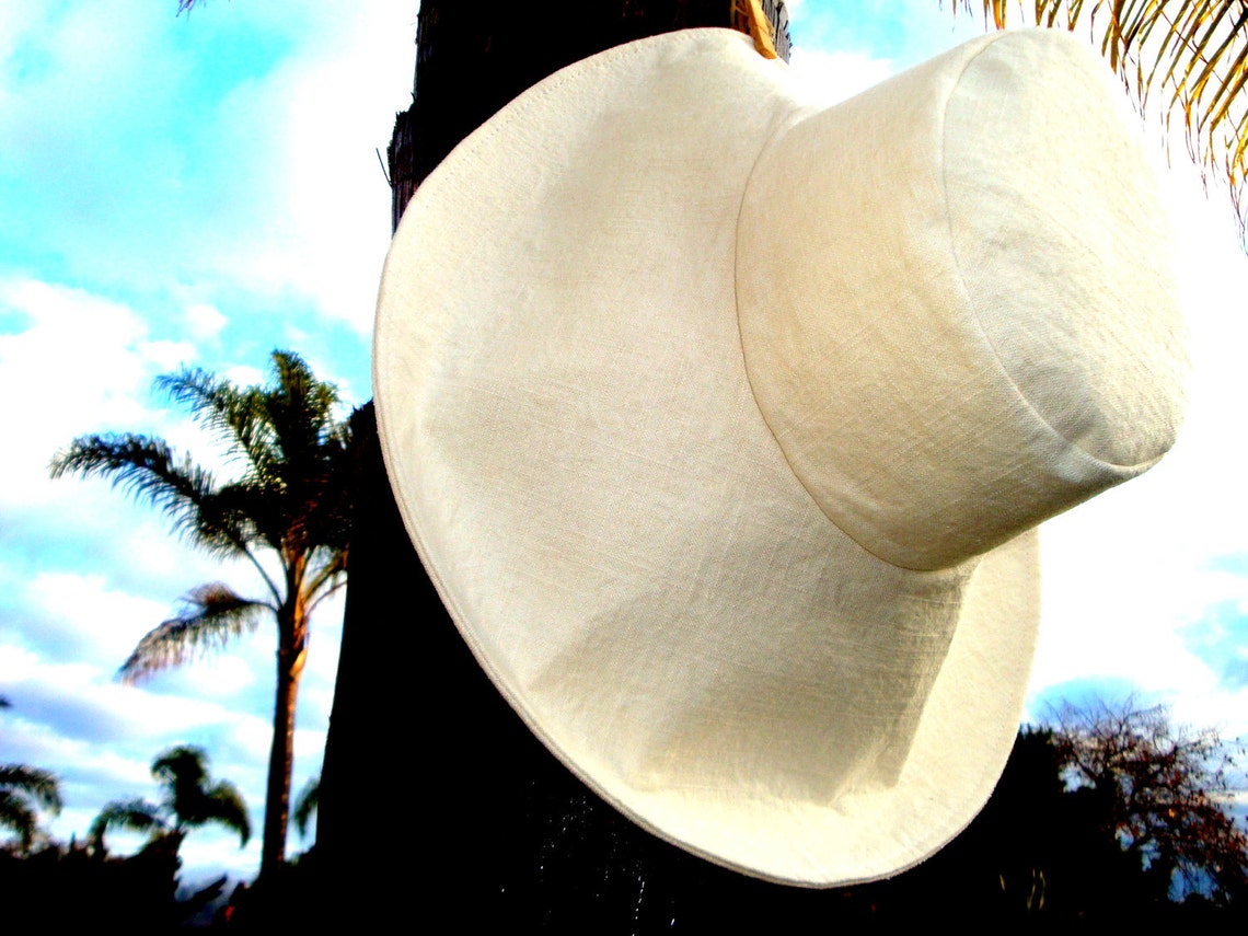 wide brim sun hat
