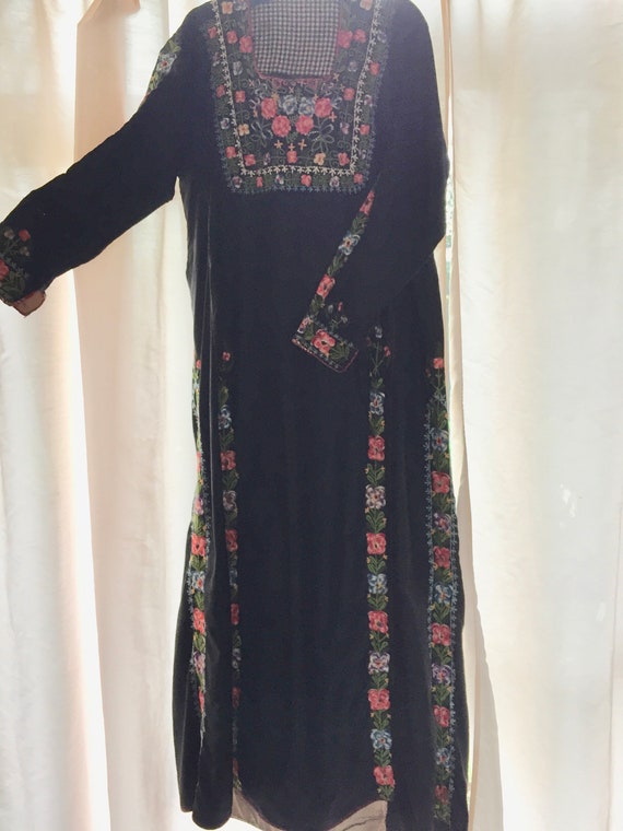 Yemenite hand embroidered dress