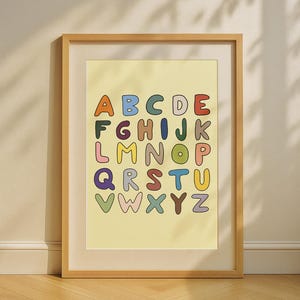 ABC Wandkunst | Bunter Alphabet Druck fürs Kinderzimmer | Spielzimmer Dekor | Edukative Kunst fürs Kinderzimmer | Kleinkind Wandkunst | Trendige Kinderwandkunst