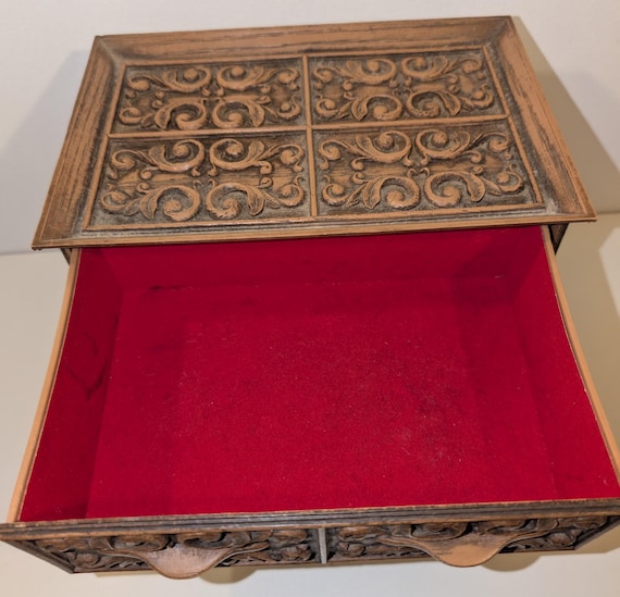 Vintage 1970s Lerner Mellville Jewelry Box: Faux Wood Plastic Chest View 4