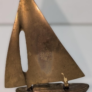 Vintage 70S GATCO Solid Brass Sailboat Paperweight | Nautical Sailing Sculpture | Beach Cottage Decor | Mid-Century MCM, Minimalist