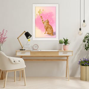 Könnte beinhalten: Eine digitale Illustration einer rotbraunen Katze, die nach einem goldenen Stern auf einem rosa Hintergrund mit weißen Wolken und Glitzer greift.