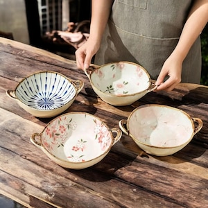 ハンドメイドの日本製陶器製サービングボウル ハンドル付き – 花柄とブルー柄 – ヴィンテージスタイルのスープ、ラーメン、麺類、パスタ – ユニークな陶器ギフト