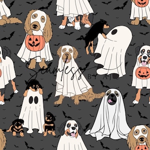 Puede incluir: Patrón repetitivo con perros disfrazados para Halloween. Algunos están disfrazados de fantasmas, otros sostienen calabazas. El fondo es gris oscuro con siluetas de murciélagos. El texto "Seamless by AJ" es visible.
