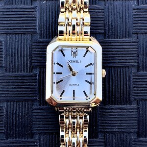Montre femme dorée – Cadran rectangulaire – Acier inoxydable – Montre à quartz minimaliste