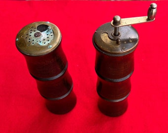 Vintage Tiki Salz und Pfefferstreuer Mid-Century Tropischer Bambus Stil Holz Kupfer Imperial International Japan MCM 1950er Jahre 1960er Jahre S & P Tiki Bar