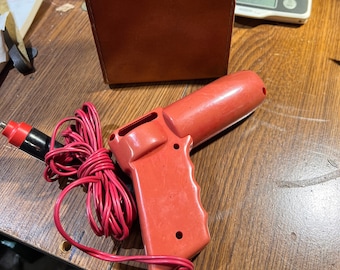 Vintage 1982 Quickie Defroster Gun for Cars & Trucks, like new condition, leather case