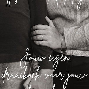 Op de afbeelding: Een zwart-witfoto van een stel dat elkaars hand vasthoudt. De tekst "It's a wonderful day" en "Jouw eigen draaiboek voor jouw droomdag" staat op de afbeelding.