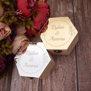 Boîte à bonbons mystère de mariage hexagonale personnalisée - Cadeau en bois avec nom personnalisé avec boucle, présentoir de table et souvenir de fête, boîte de mariage décorative